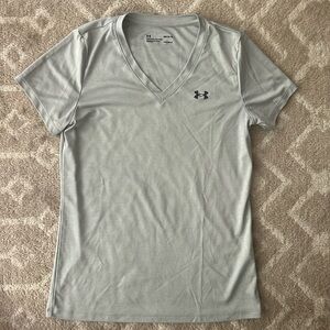 Women gray under armour v neck size medium